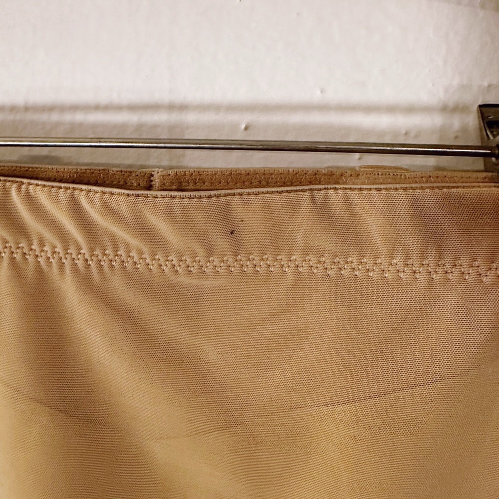 Honeylove SuperPower Briefs Sand Shapewear Shorts - Picture 3 of 5
